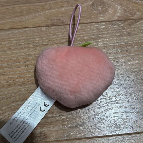 Super cute Pink peach keychain - Picture 2 of 4